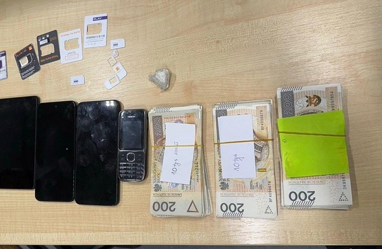 Uratowane oszczędności seniorki. 43-latek w areszcie po oszustwie na wnuczka